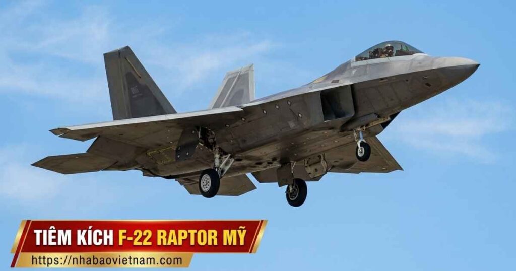 Tiêm kích F-22 Raptor Mỹ lộ diện cấu hình thợ săn tàng hình